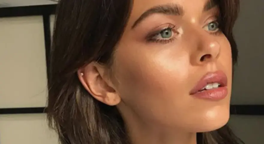Annabelle Minerals podkład rozświetlający – naturalny blask dla skóry