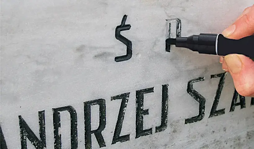 Jaką farbę do malowania liter na pomniku wybrać, aby przetrwała?
