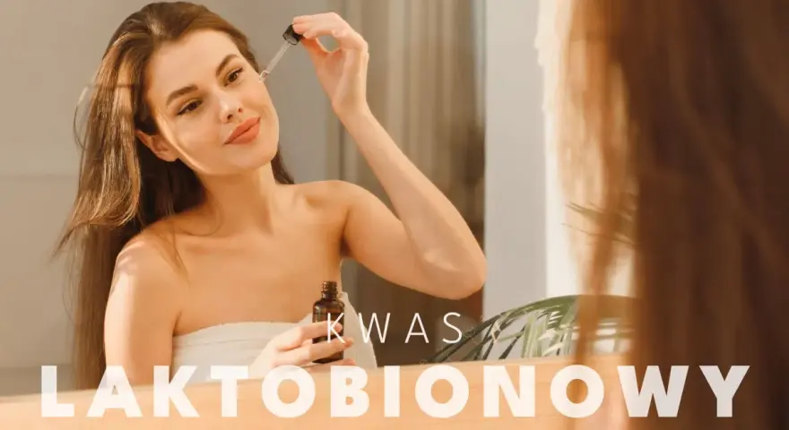 Kobieta aplikuje serum z kwasem laktobionowym, by uzyskać promienny wygląd. Efekty widoczne od razu!