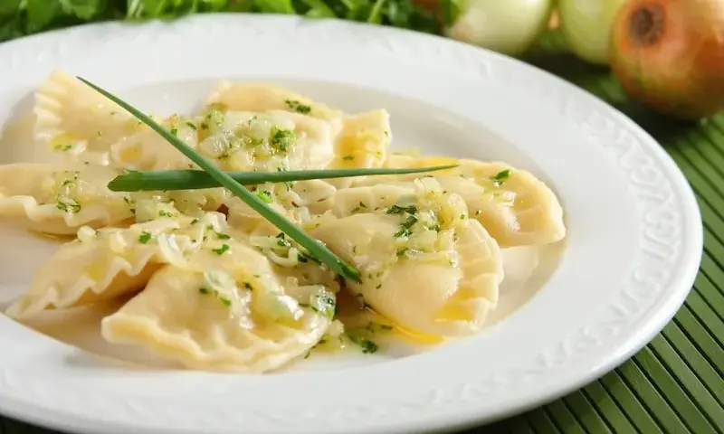 Pierogi Ruskie: Przepis Krok po Kroku | Idealne Ciasto i Farsz