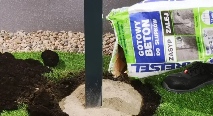 Gotowy beton do słupków ogrodzeniowych w worku, gotowy do użycia. Wsypujesz, zalewasz wodą i gotowe!