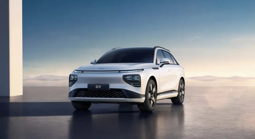 Biały SUV Xpeng G9 z nowoczesnym designem, idealny dla rodziny. Sprawdź atrakcyjną xpeng g9 cenę!