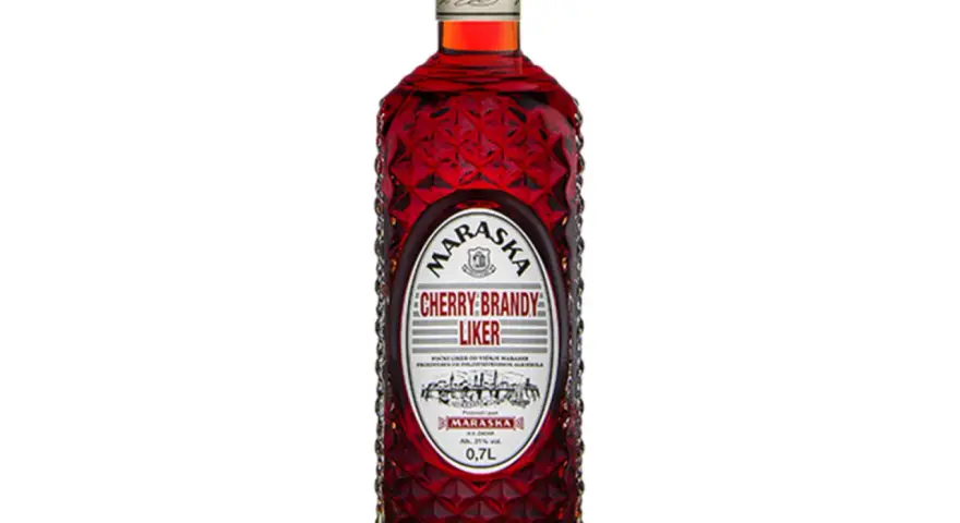 Butelka Maraska Cherry Brandy Liker, tradycyjny alkohol z Chorwacji, o intensywnym, wiśniowym kolorze.