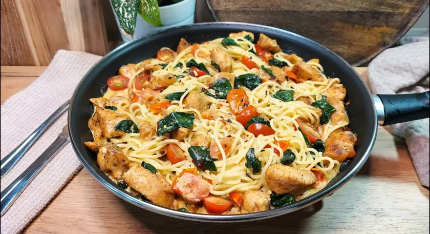 Spaghetti z kurczakiem: Przepis idealny na szybki obiad? Sprawdź!