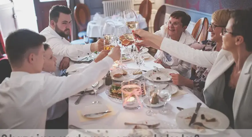 Ile kosztują chrzciny w restauracji? Zaskakujące ceny i ukryte koszty