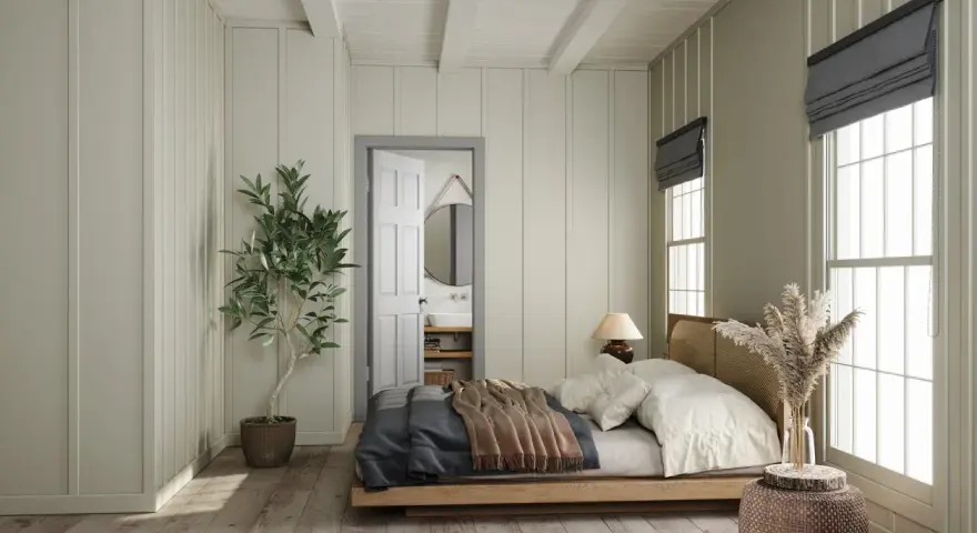 Camera da letto con letto in legno, la sua posizione rispetto alla porta aperta che rivela un bagno.