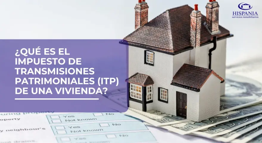 Maqueta de casa sobre billetes, con texto "¿Qué es el Impuesto de Transmisiones Patrimoniales (ITP) de una vivienda?". Resuelve quién paga el impuesto de transmisiones patrimoniales.