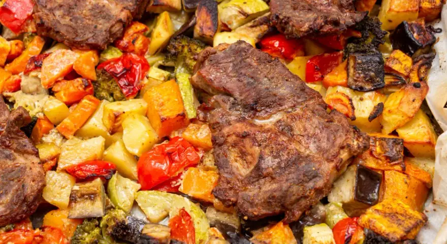 Jak zamarynować karkówkę na obiad, aby była soczysta i aromatyczna