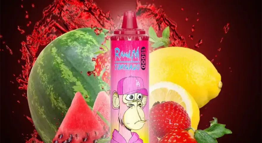 Explosión de sabores tropicales: sandía, limón, fresas y kiwi en un torbellino de jugo rojo.