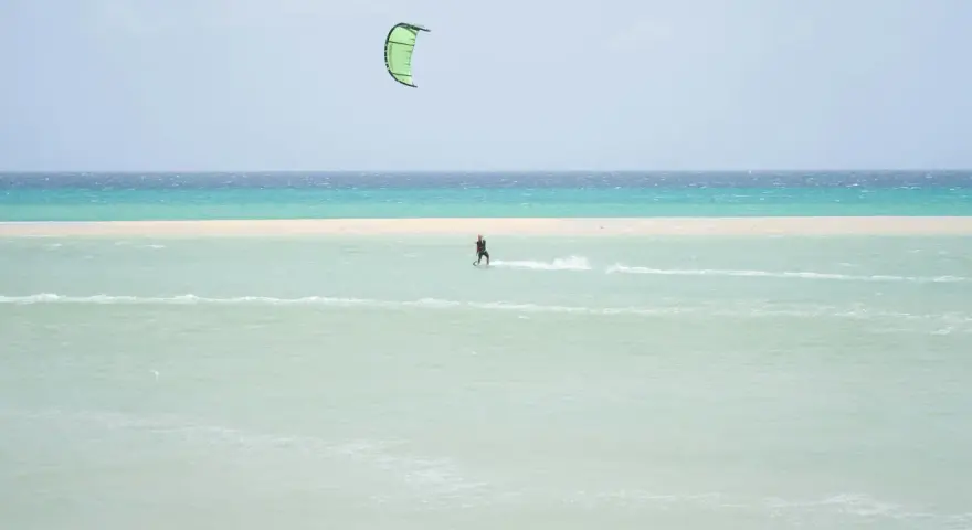 Kitesurfing w Europie: Przewodnik po najlepszych spotach