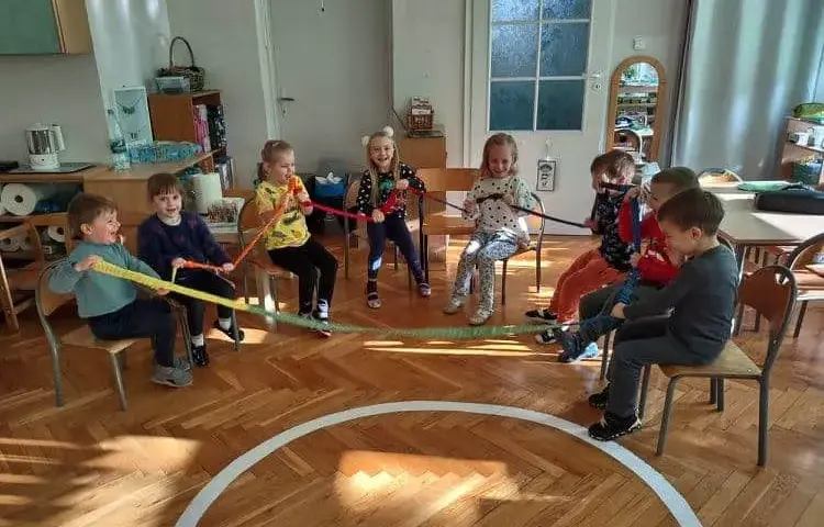 Guma sensoryczna: Jak wybrać najlepszą do terapii i zabaw grupowych