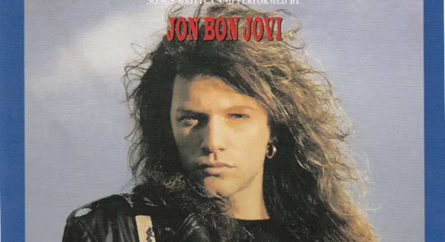 Jon Bon Jovi im "Blaze of Glory"-Look, mit wallender Mähne und ernstem Blick.