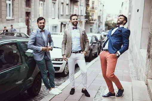 Jakie buty do koszuli – unikaj modowych wpadek i wybierz najlepiej