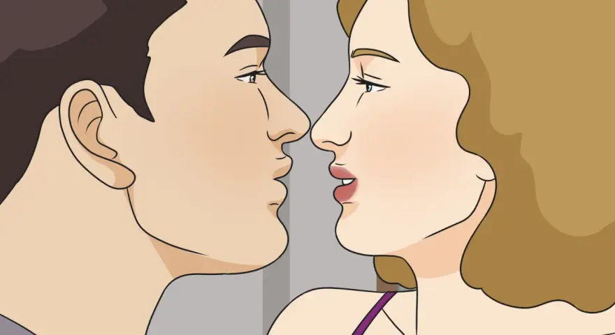 Pareja a punto de besarse. Él pregunta: "¿cómo se dice besos en francés?". Ella responde: "Bisous".
