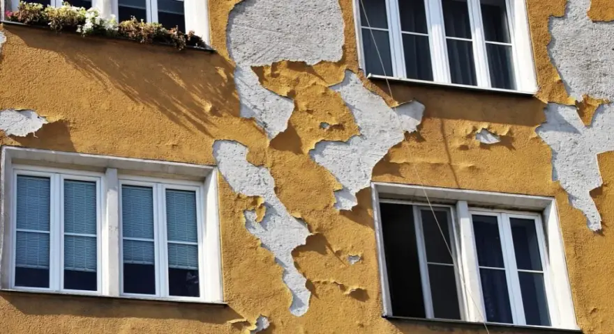 Ile za metr malowania elewacji? Sprawdź ceny i metody malowania