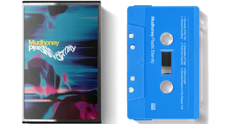 Kaseta Mudhoney "Plastic Eternity" - pamiątka z mojej podróży. Niebieska kaseta z listą utworów, obok okładka albumu.