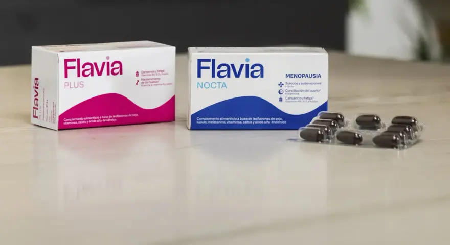 Cajas de Flavia PLUS y NOCTA, complementos alimenticios con vitaminas para el cansancio en la menopausia.