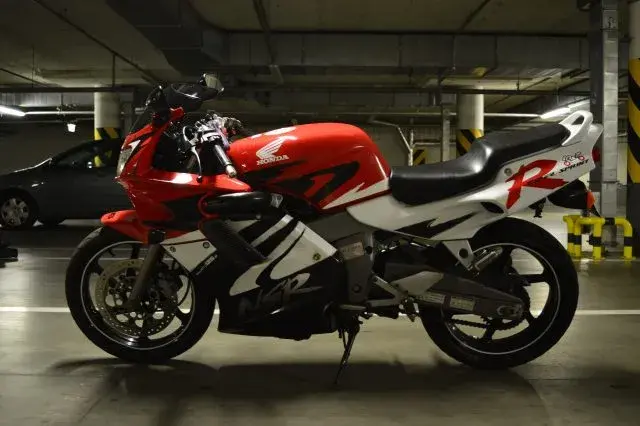 Pojemność baku Honda NSR 125 - co musisz wiedzieć przed zakupem
