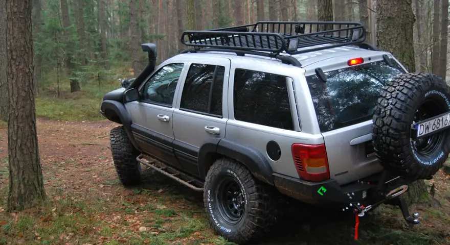 Jakie opony wybrać do Jeep WJ po lift 2 cale, aby uniknąć problemów?
