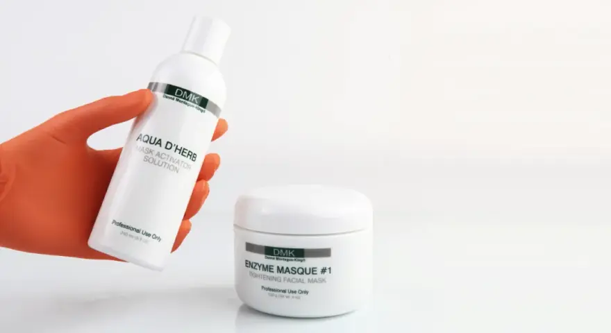 Szukasz dmk kosmetyki gdzie kupić? Na zdjęciu widać Aqua D'Herb i Enzyme Masque #1 od DMK.