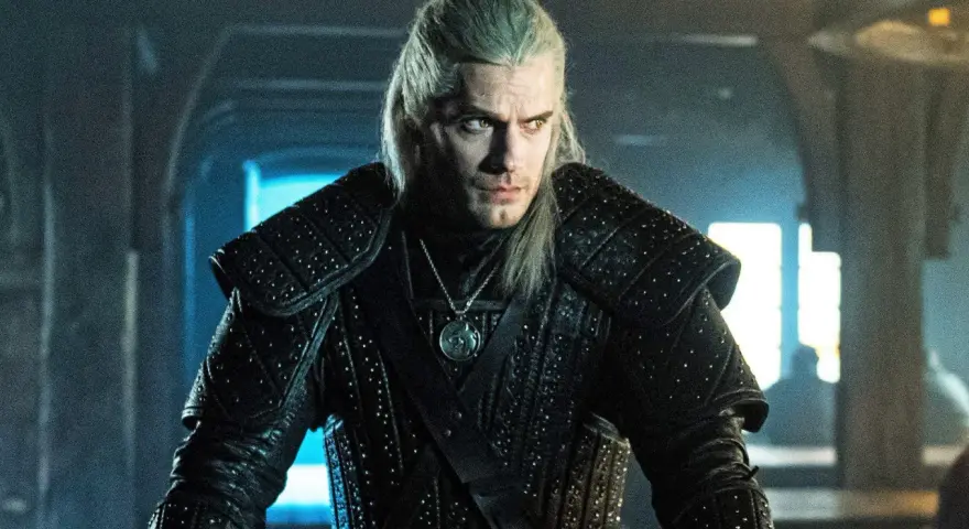 Geralt z Rivii w zbroi, gotowy do walki. Wiedźmin kolejność wydarzeń w jego życiu jest skomplikowana.
