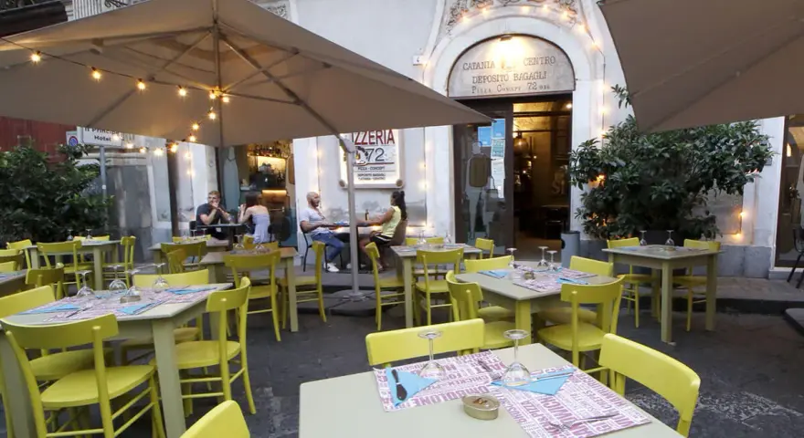 Pizzeria Deposito Bagagli: Pizza & Valigie Senza Stress (Italia)