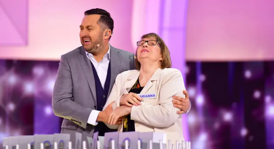 Emocje na planie teleturnieju! Czy Marianna wygra samochód w kole fortuny?