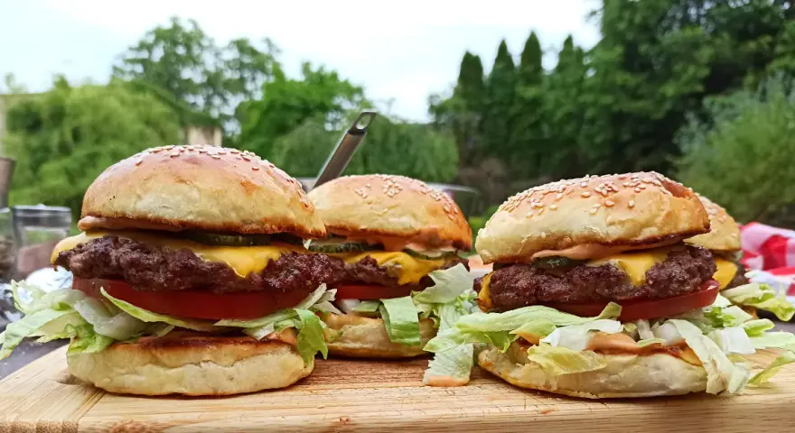 Jak wygląda idealny hamburger? Sekrety mistrzów i błędy do uniknięcia
