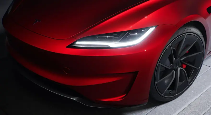 Tesla ile do setki? Zaskakujące osiągi różnych modeli Tesli