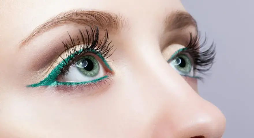 Grüne Augen schminken: Profi-Tipps für Ihren Wow-Effekt