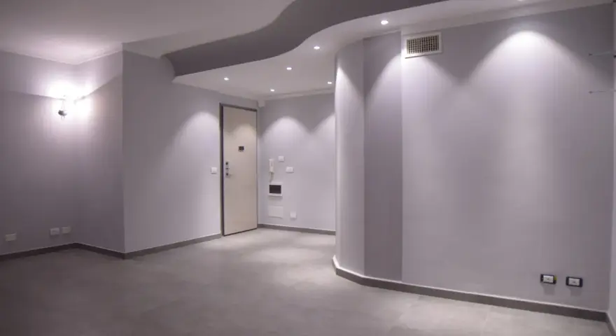 Spazi ampi e luminosi, perfetti per decidere cosa appendere alle pareti. Un'atmosfera moderna con un tocco di design.