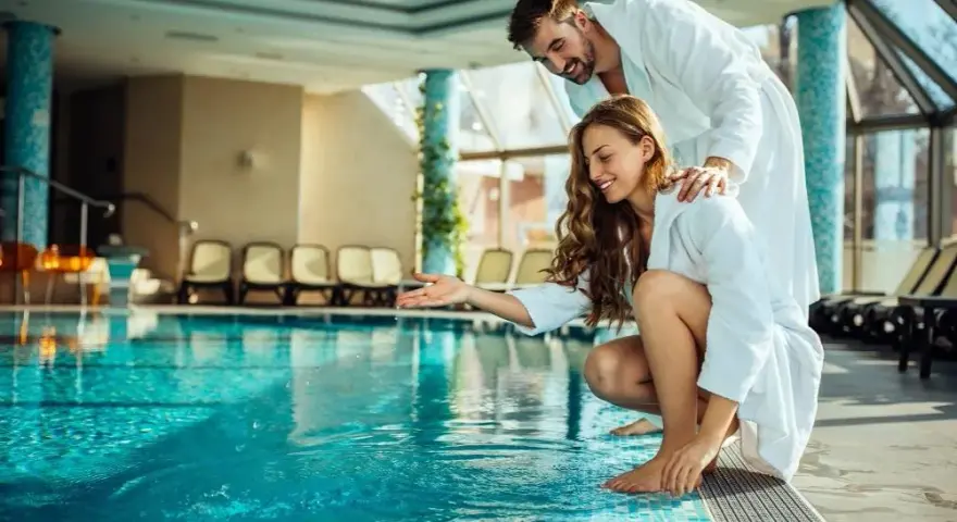 Hotelowe SPA: Jak się ubrać? Uniknij faux pas! Kompletny poradnik