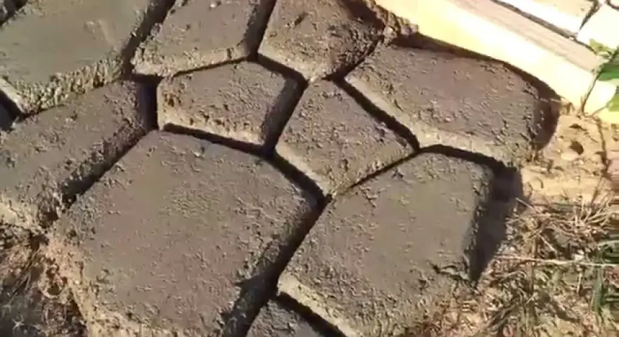 Jak zrobić chodnik z formy do betonu - proste kroki i porady