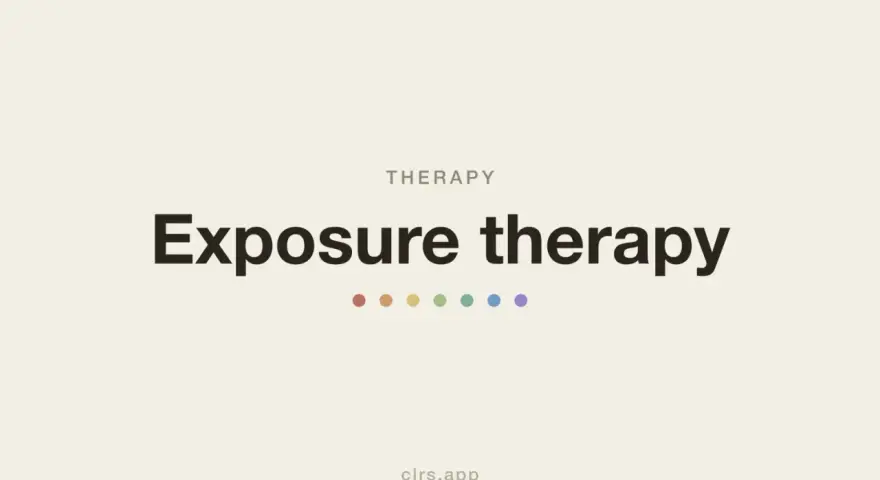 Testo "Exposure therapy" con pallini colorati sotto. Un'immagine che evoca la terapia di esposizione, un percorso verso il benessere.