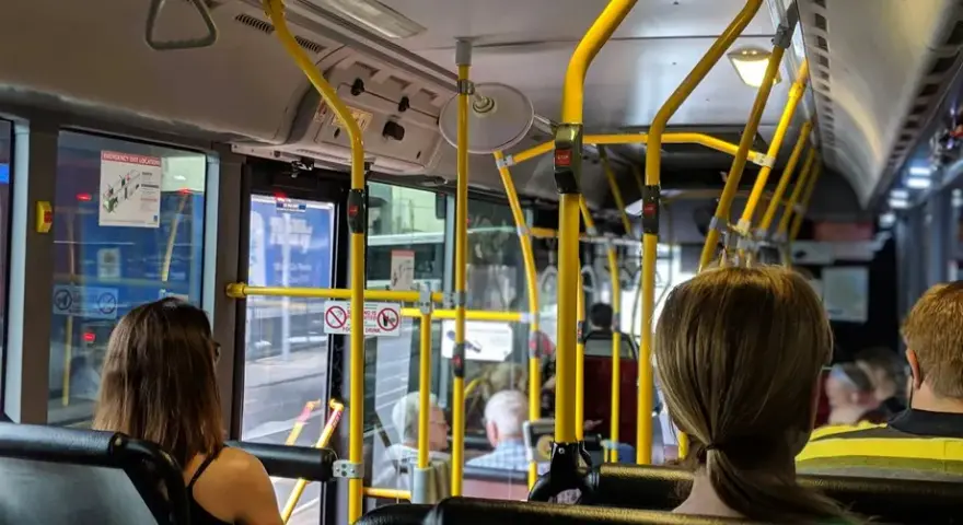 Ile pali bus 30 osobowy? Sprawdź, jak ograniczyć koszty paliwa