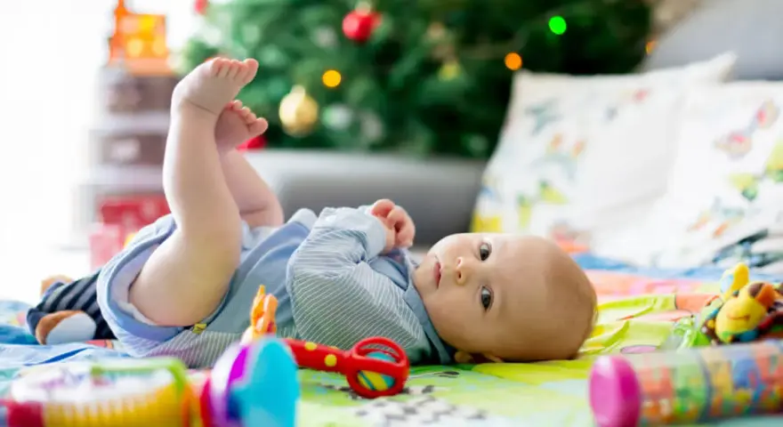 Przytulanka sensoryczna od kiedy? Poznaj korzyści dla noworodka