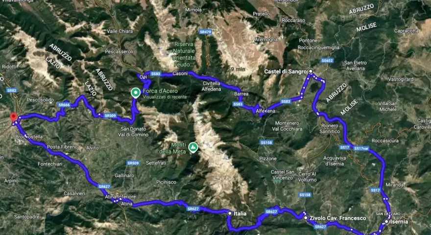 Percorso in auto che include Forca d'Acero, attraversando Abruzzo e Molise, con tappe a Castel di Sangro e Isernia.