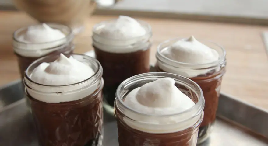 Jak zrobić pudding czekoladowy – prosty przepis na pyszny deser