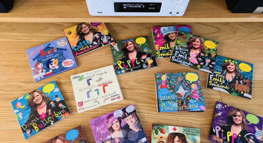 Kolekcja audiobooków i słuchowisk dla dzieci, m.in. Pippi Langstrump, Emil ze Smalandii, Dzieci z Bullerbyn. Idealne do słuchania przy odtwarzaczu Denon.