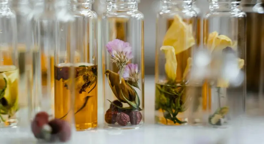 Jak przelać perfumy do atomizera? Poradnik krok po kroku