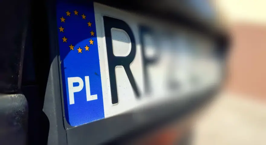 Tablica rejestracyjna PL. Szybkie wyrejestrowanie pojazdu online to teraz norma.