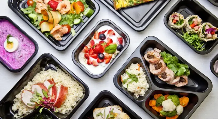 Wybierz najlepszy catering: Poradnik + checklista bez ukrytych kosztów