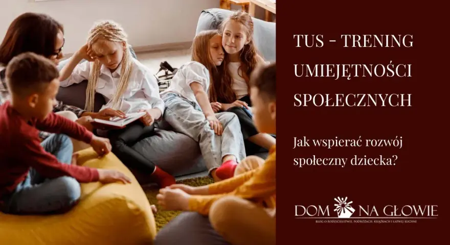 Dzieci uczestniczą w treningu umiejętności społecznych, ucząc się współpracy i komunikacji.