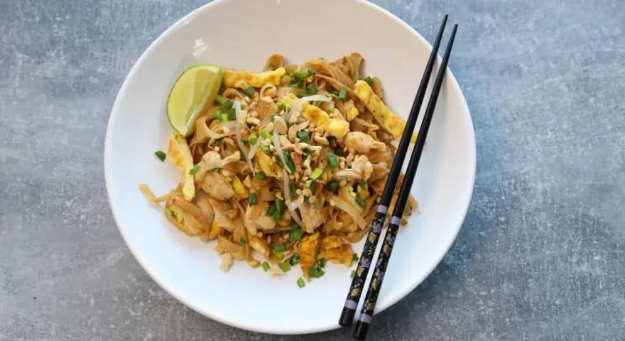 Sos Pad Thai w domu? Zrób go sam z łatwo dostępnych zamienników!