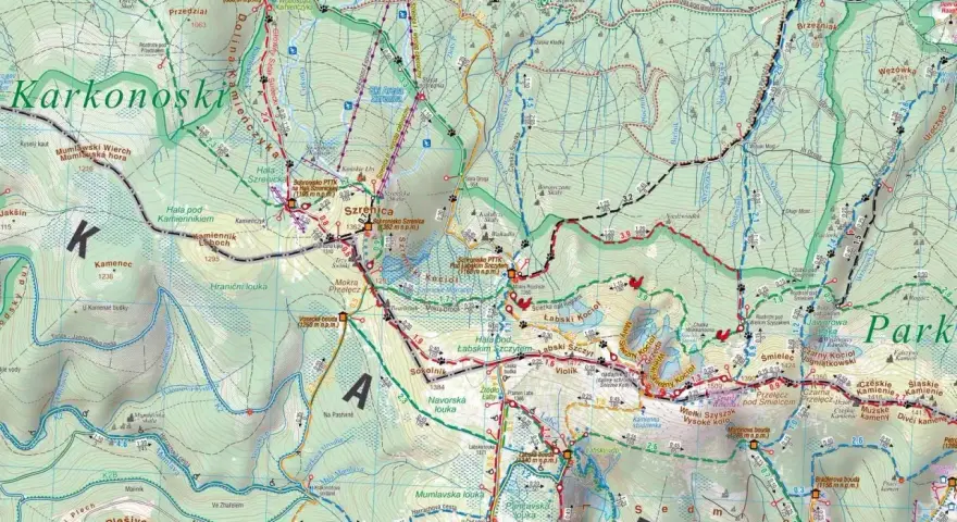 Mapa turystyczna Karkonoszy, części gór Europy, z zaznaczonymi szlakami, schroniskami i szczytami.