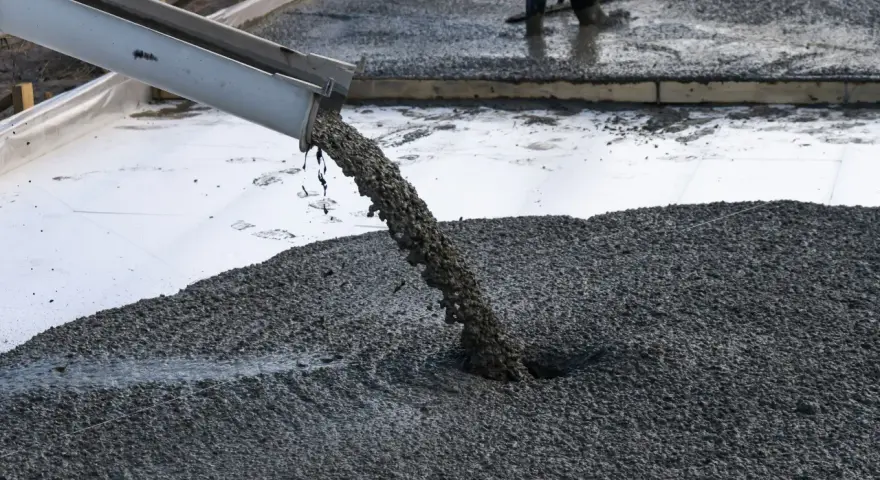 Jaki beton na podjazd? Wybierz najlepszy i uniknij problemów z trwałością