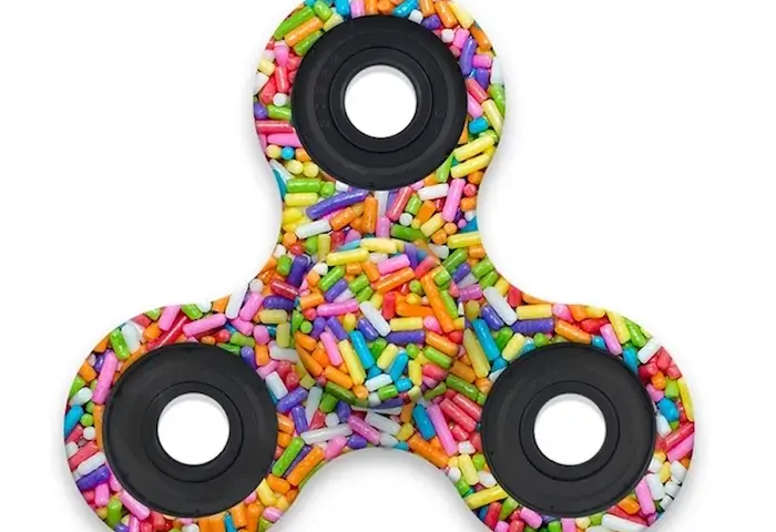 Kiedy były modne fidget spinner? Odkryj ich zaskakującą popularność