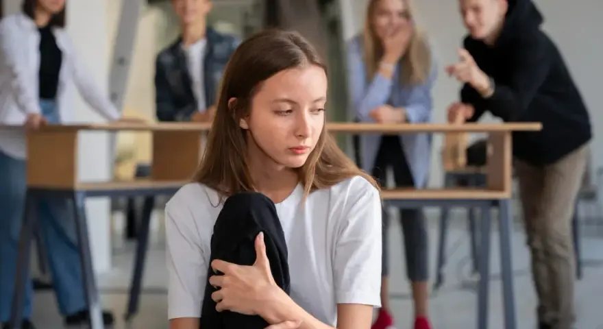 Gdzie zgłosić znęcanie psychiczne? Sprawdź, jak uzyskać pomoc