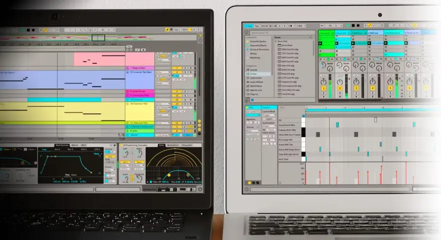 Dos ordenadores muestran software de producción musical, con pistas de audio y MIDI. Ideal para crear música sin licencia.