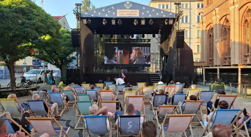 Kołobrzeg tanecznym krokiem: Kluby, dancingi, imprezy. Wybierz swój styl!